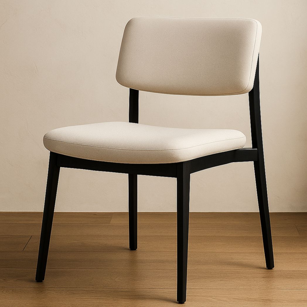 Chaise en bois massif et tissu beige sans accoudoirs 80cm x 50cm x 55cm